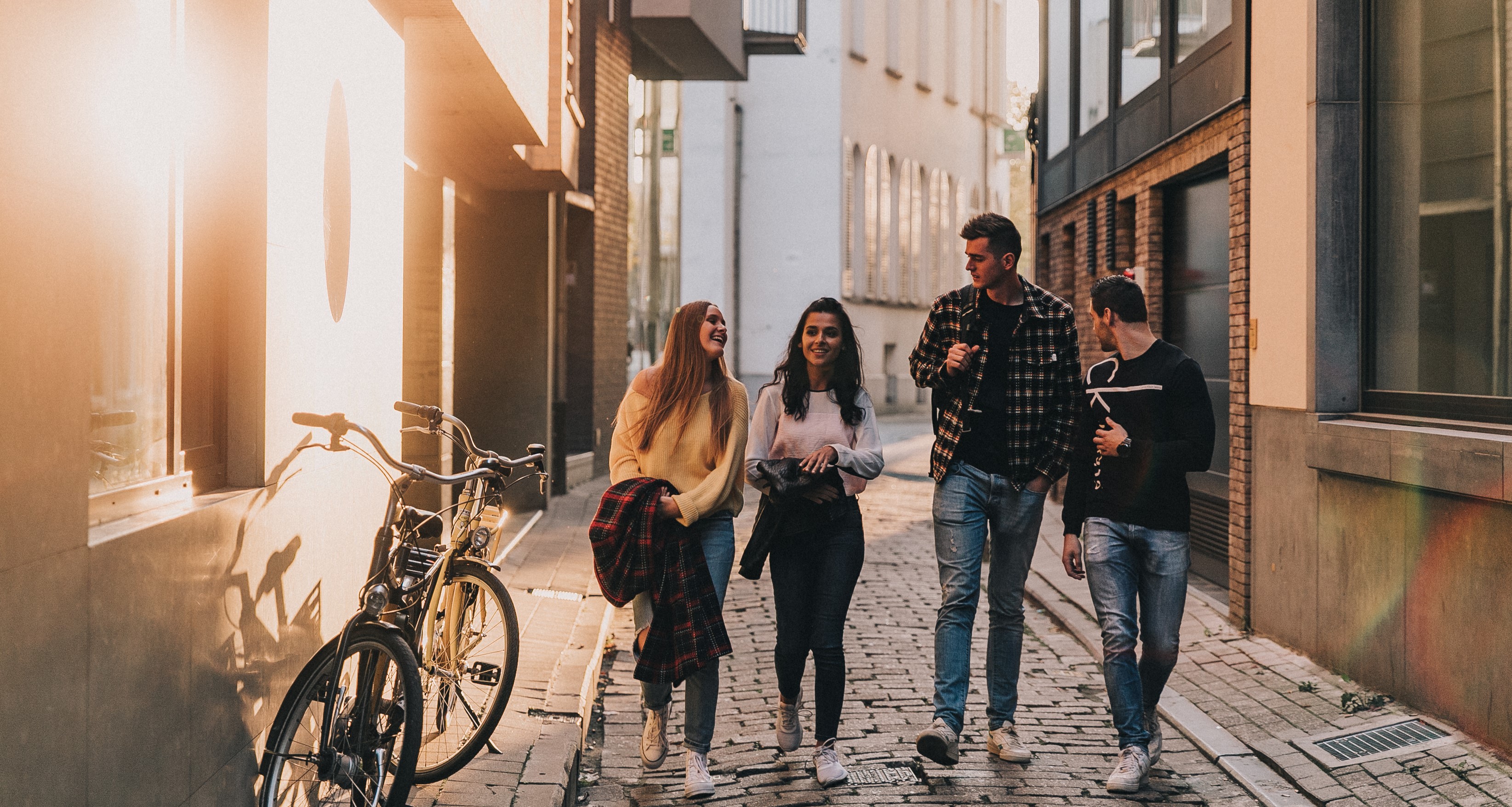 Foto Erasmusstudenten appreci&euml;ren praktijkgerichte focus.