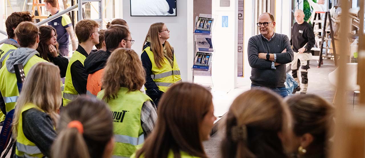 Achter de schermen bij het operations-team van Easyfair in Flanders Expo.