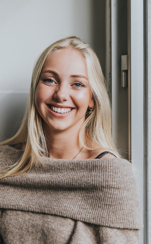 Maaike, oud-studente uit het graduaat Accounting Administration aan HOGENT.