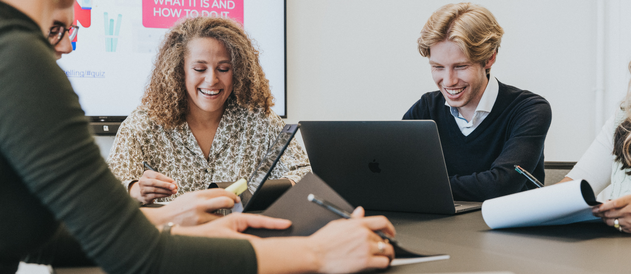 Studenten sales support van HOGENT leren werken met een CRM-systeem.