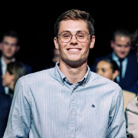 Sidney Decoster, oud-student bedrijfsmanagement - financiën en verzekeringen aan HOGENT.