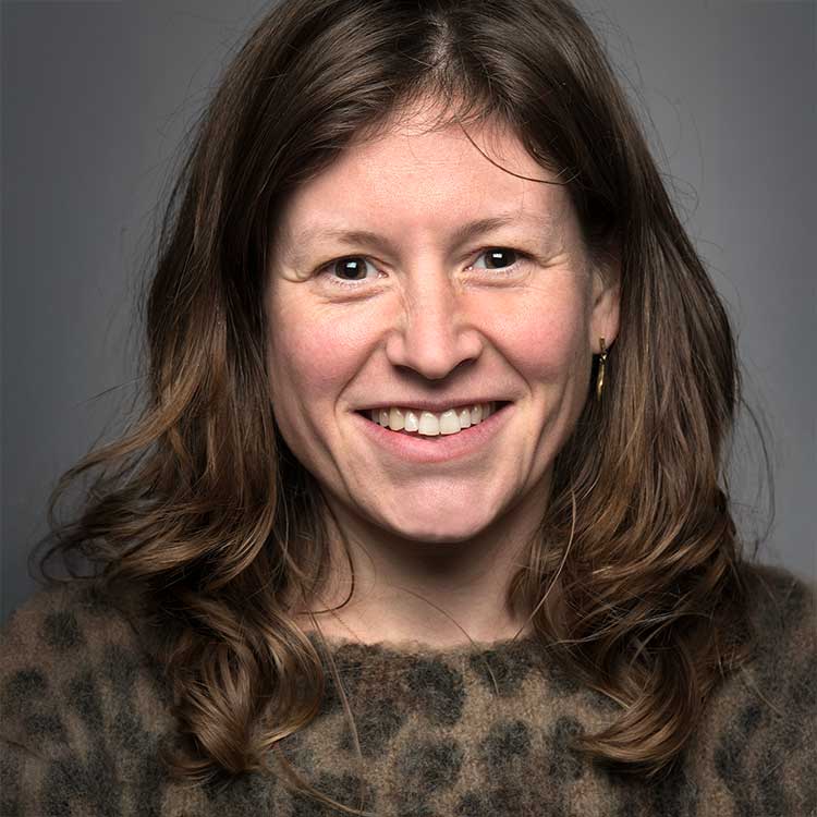 Profielfoto van Alison Depourcq, studietrajectbegeleider van het graduaat bouwkundig tekenen aan HOGENT.