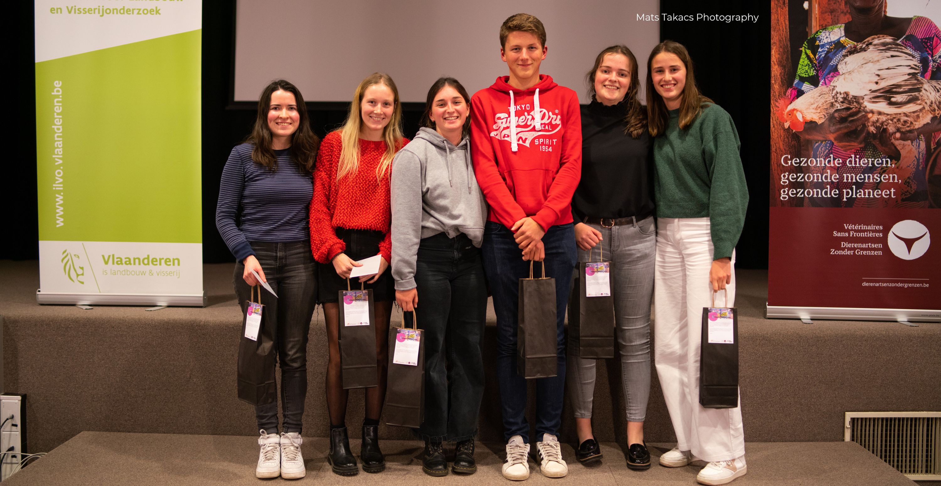 Foto HOGENT-studenten bedenken melkveebedrijf van de toekomst.