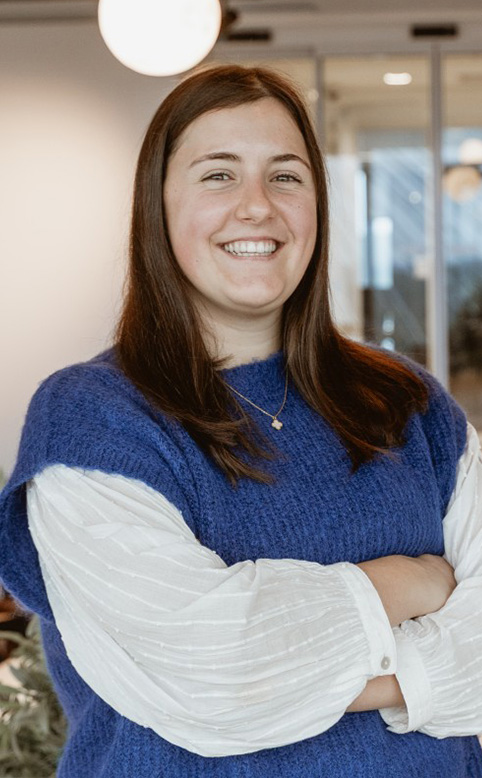 Noor Simoens, oud-studente business & languages aan HOGENT.