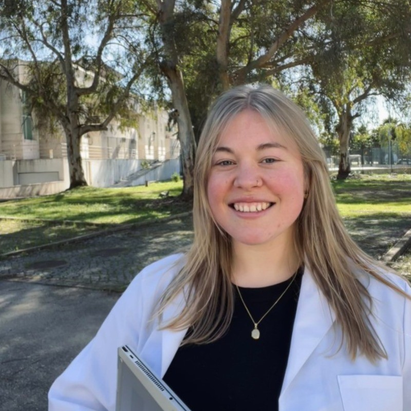 Trui Cambie, oud-studente en voedingstechnologie aan HOGENT en praktijklector laboratoriumtechnieken.