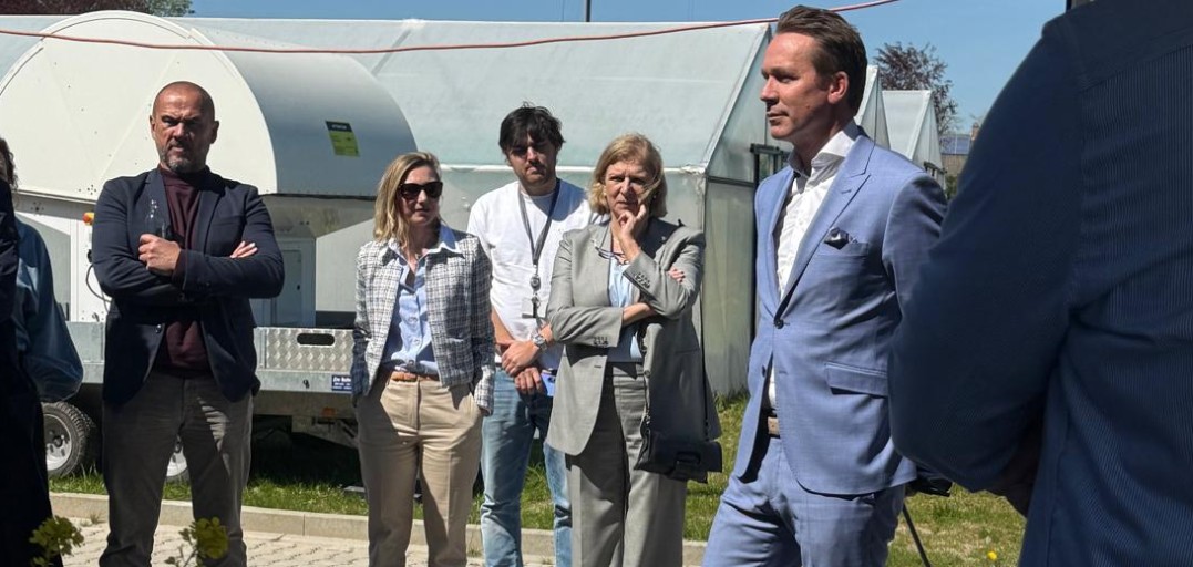 Foto Minister Brouns maakt kennis met landbouw van de toekomst op Proefhoeve Bottelare.