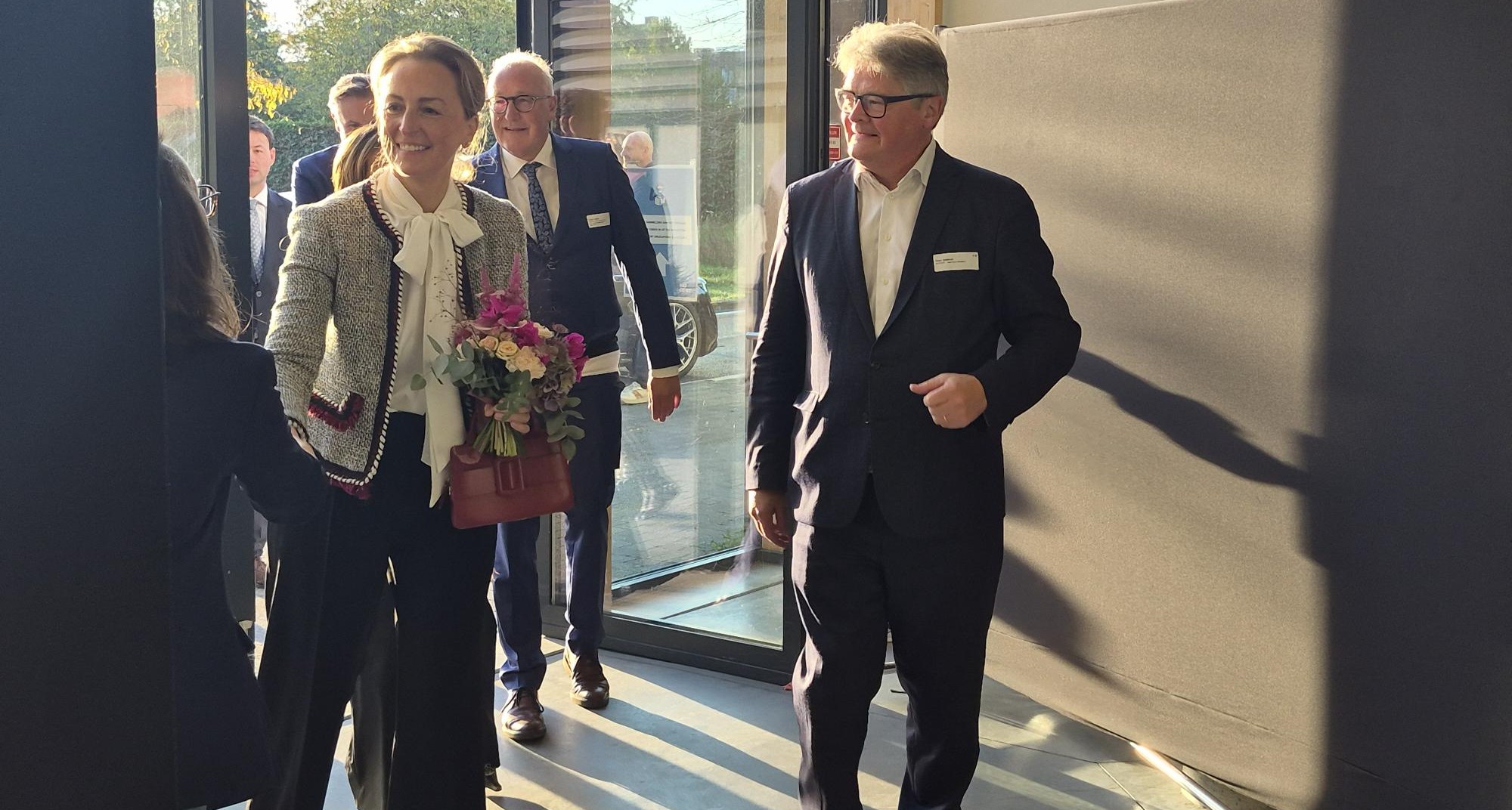 Foto Prinses Claire begaan met kinderarmoede tijdens colloquium.