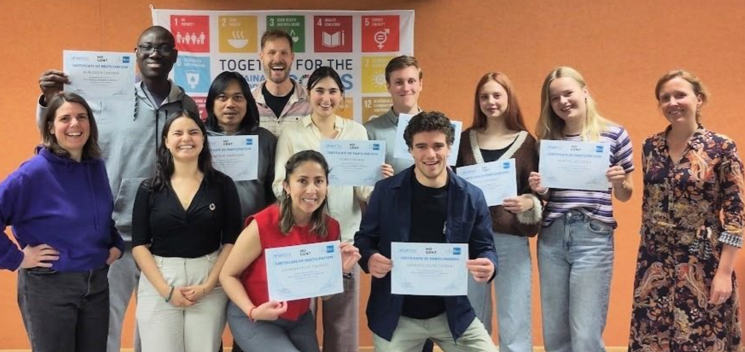 Foto Eerste lichting 'international sustainability coordinator' afgestudeerd.